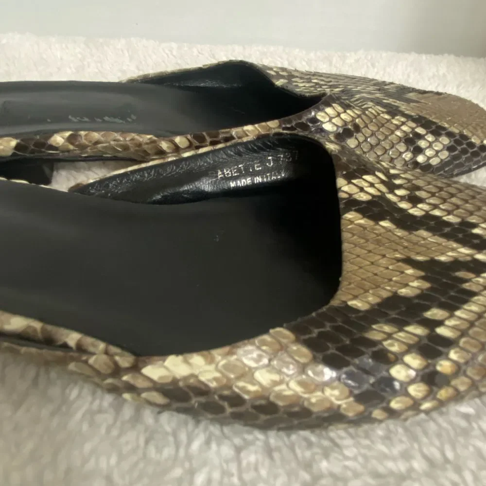 Coach Flats. - Picture 5 of 6